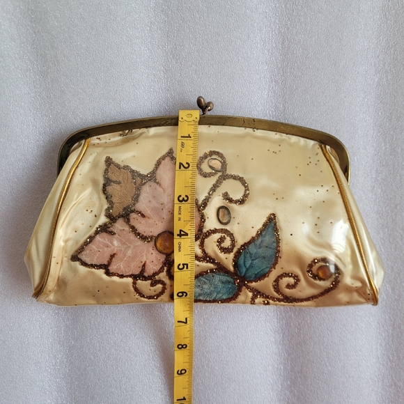 Vintage 50s 60s collectible Vinyl Covered Embroidered clutch With Metallic Gold - Picture 13 of 13